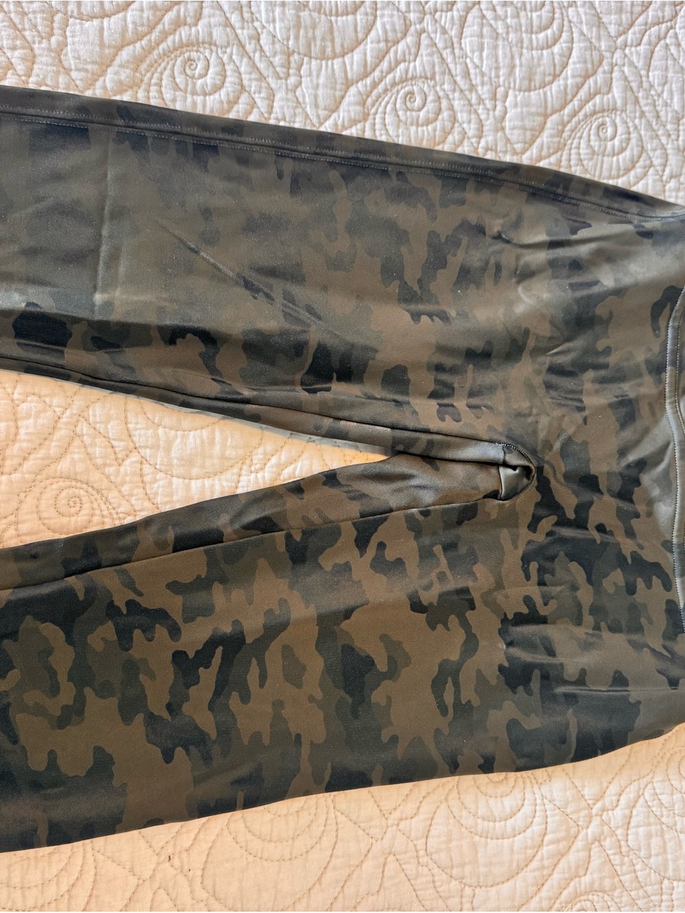 Women’s Camo Performance leggings- Olive Camo size medium Spanx